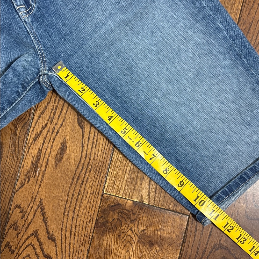 New NWT GAP Mid Rise Bermuda Blue Distressed Denim Shorts Sz 26 Regular Stretch - Picture 6 of 8